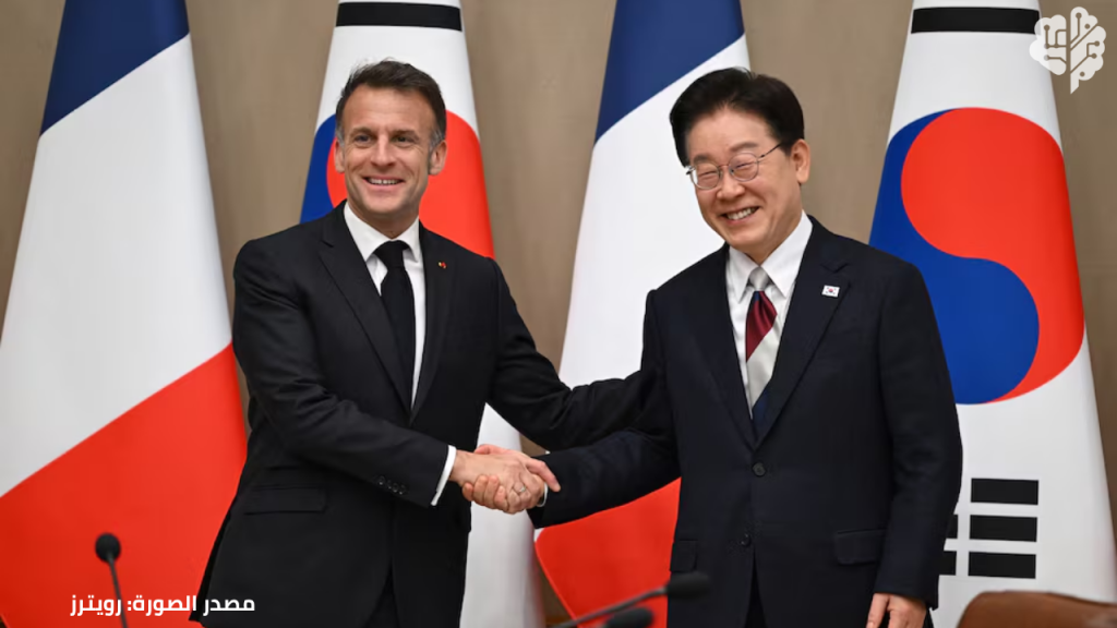 رئيس كوريا الجنوبية لي جاي ميونغ والرئيس الفرنسي إيمانويل ماكرون